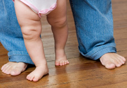 10 conseils pour les premiers pas de bébé