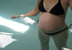 La piscine pour une préparation à l'accouchement zen