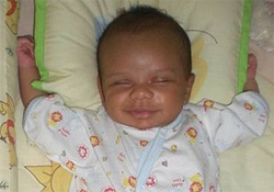 Photos de naissance : le premier sourire de bébé